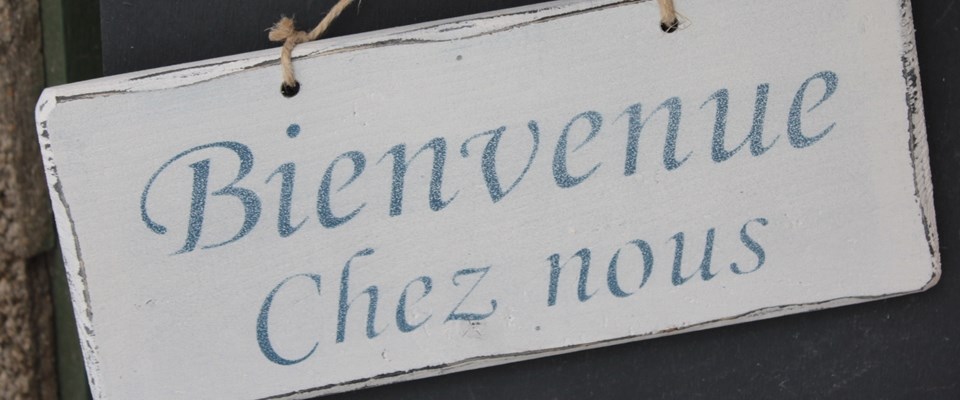 Schild mit Willkommensgruß